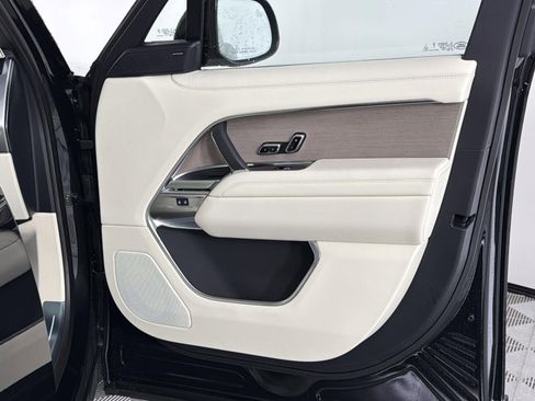 New 2026 Land Rover Range Rover SE image 31