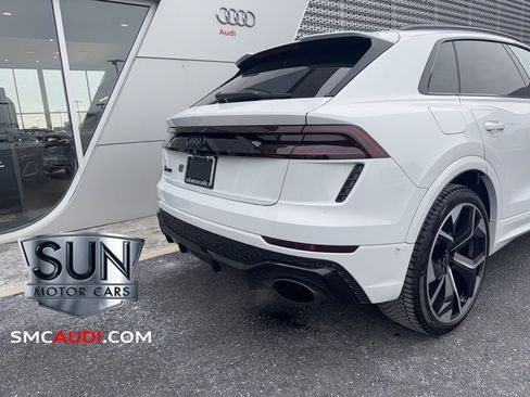 Certified 2024 Audi RS Q8 w/ Black Optic Package image 4