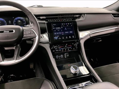Used 2023 Jeep Grand Cherokee Altitude AWD/4WD image 7