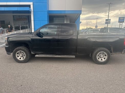 Used 2017 Chevrolet Silverado 1500 W/T w/ Trailering Package image 5