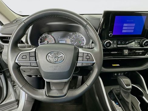 Used 2024 Toyota Highlander XLE image 11