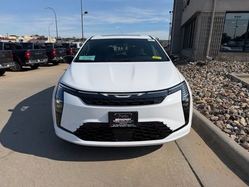 New 2027 Chrysler Pacifica Select FWD image 2