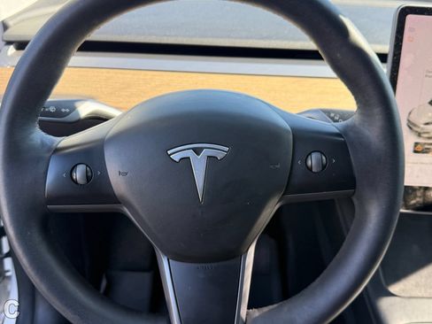 Used 2021 Tesla Model Y Long Range AWD/4WD image 16