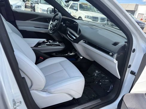 Used 2024 Cadillac Lyriq Luxury w/ LPO, Floor Liner Package AWD/4WD image 15