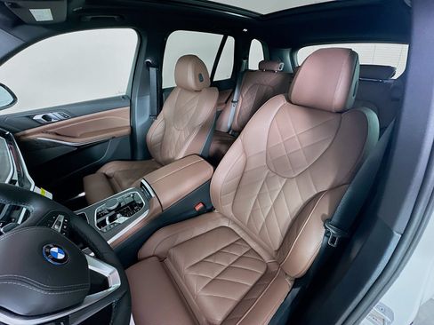 New 2026 BMW X5 xDrive50e w/ Premium Package AWD/4WD image 33