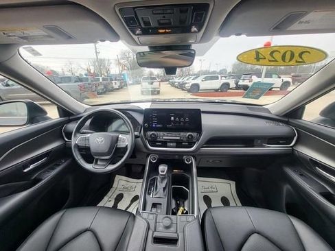 Used 2024 Toyota Grand Highlander XLE image 16