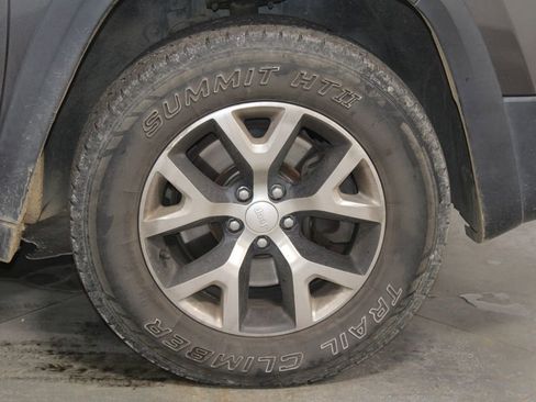 Used 2017 Jeep Cherokee Trailhawk w/ Comfort/Convenience Group image 12