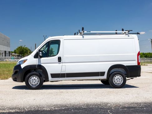 Used 2023 RAM ProMaster 2500 w/ Driver Convenience Group FWD image 4