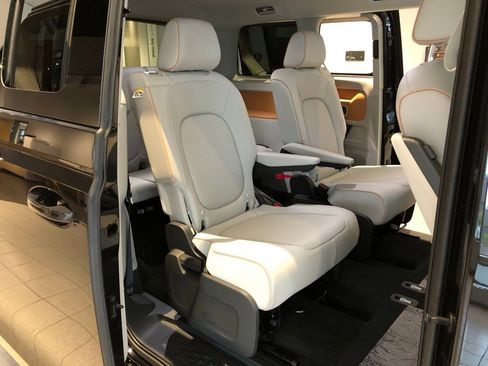 New 2025 Volkswagen ID. Buzz Pro S Plus image 38