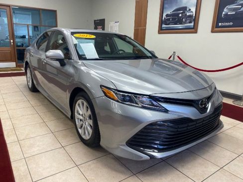 Used 2019 Toyota Camry LE w/ Convenience Package image 8