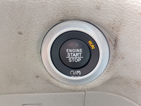 Used 2019 Chrysler Pacifica Limited FWD image 26
