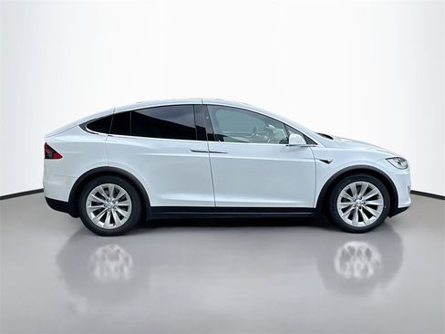 Used 2017 Tesla Model X 75D image 5