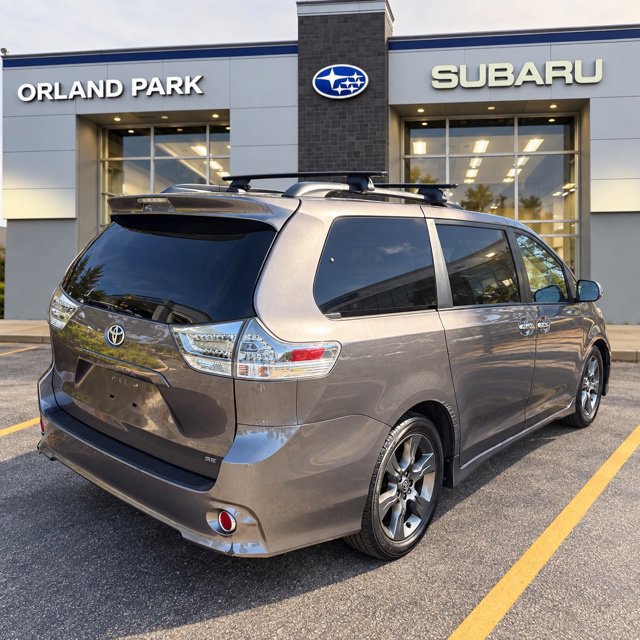 Used 2015 Toyota Sienna SE FWD image 5