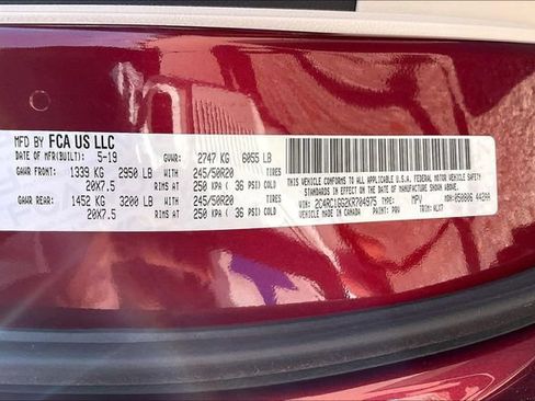 Used 2019 Chrysler Pacifica Limited w/ Tire & Wheel Group FWD image 8