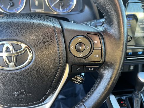 Used 2018 Toyota Corolla SE image 19