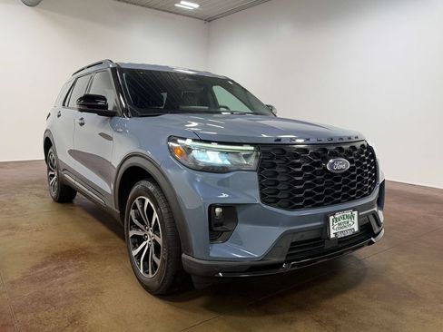 Used 2025 Ford Explorer ST-Line AWD/4WD image 30