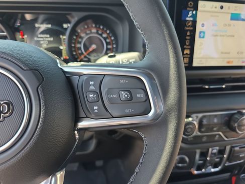 New 2026 Jeep Wrangler Unlimited Sahara AWD/4WD image 17