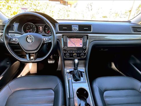 Used 2017 Volkswagen Passat 1.8T SEL Premium image 14