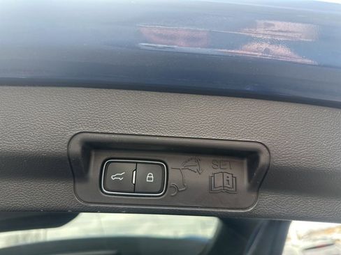 Used 2021 Ford Explorer XLT w/ Equipment Group 202A image 12