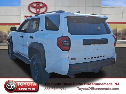 Certified 2025 Toyota 4Runner SR5 AWD/4WD image 4