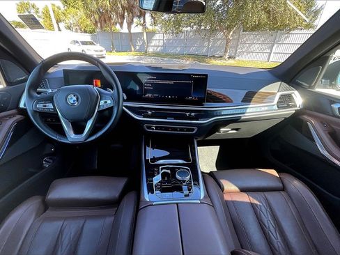Used 2025 BMW X5 xDrive50e image 3