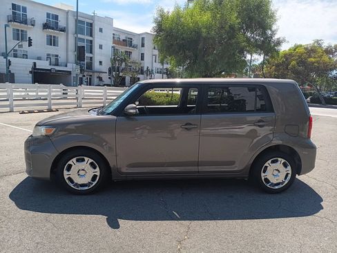 Used 2013 Scion xB FWD image 5