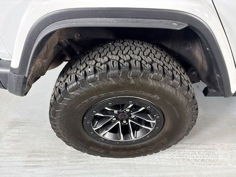 Used 2024 Jeep Wrangler Unlimited Rubicon AWD/4WD image 10