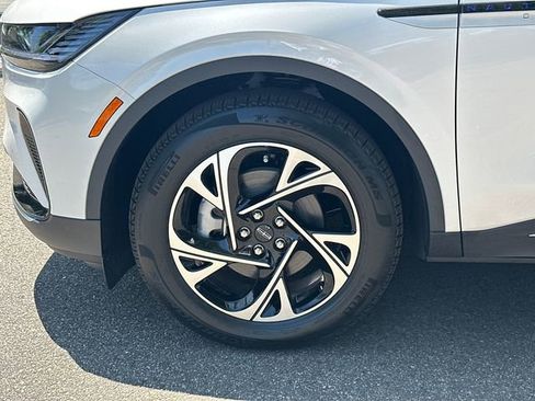 New 2026 Lincoln Nautilus Premier AWD/4WD image 12