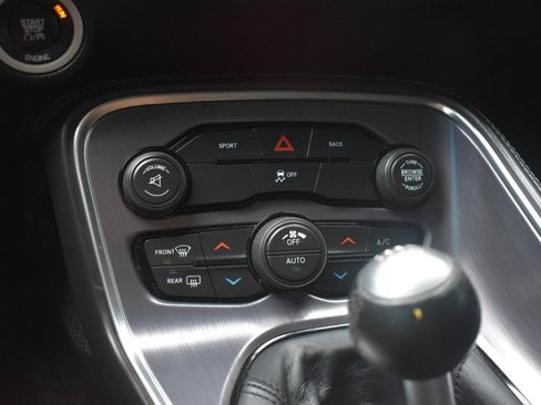Used 2015 Dodge Challenger R/T w/ Quick Order Package 22B R/T RWD image 28