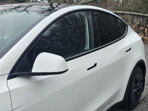 Used 2024 Tesla Model Y Long Range image 22