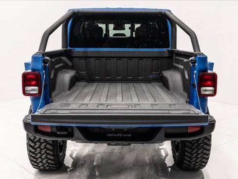 Used 2023 Jeep Gladiator Overland AWD/4WD image 8