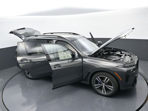 New 2026 BMW X7 xDrive40i w/ M Sport Package AWD/4WD image 38