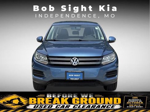 Used 2017 Volkswagen Tiguan Limited w/ Alloy Wheels Package FWD image 17