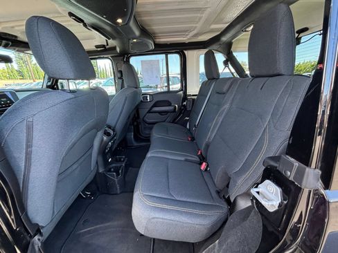 Used 2025 Jeep Wrangler Unlimited Sahara AWD/4WD image 21