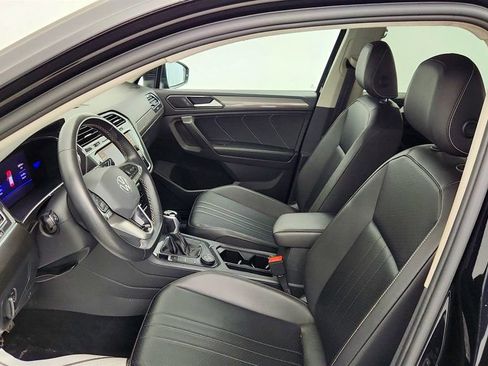 Used 2022 Volkswagen Tiguan SE image 17