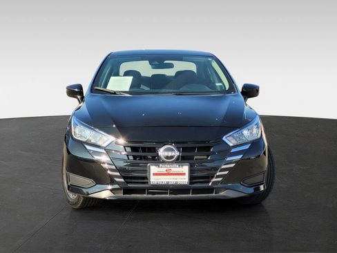 Used 2023 Nissan Versa SV image 2