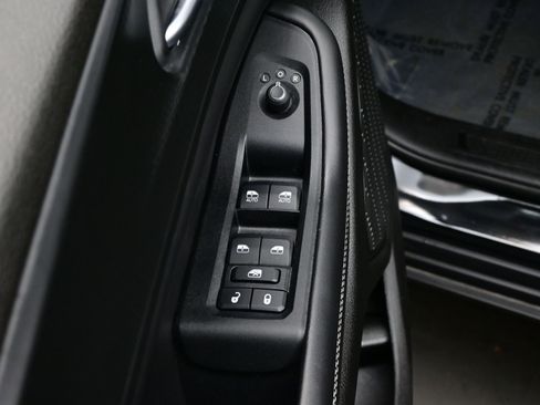 Used 2023 Jeep Grand Cherokee Altitude image 11
