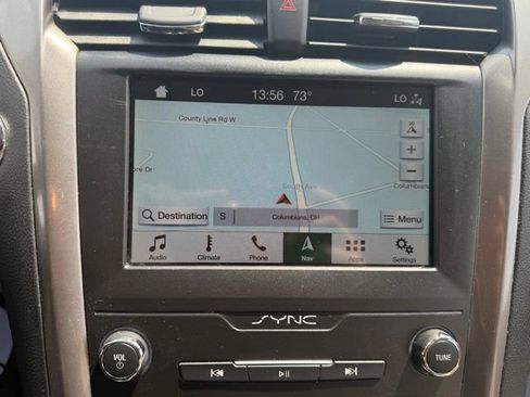 Used 2019 Ford Fusion SE FWD image 22