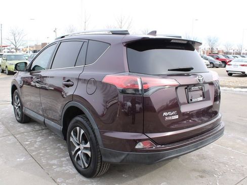 Used 2018 Toyota RAV4 LE image 5