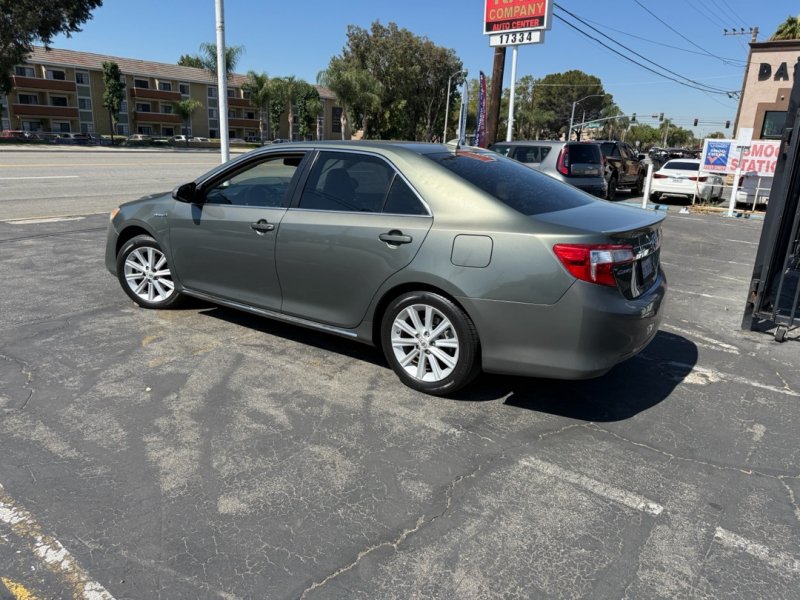 Used 2012 Toyota Camry XLE w/ Leather Pkg FWD image 7