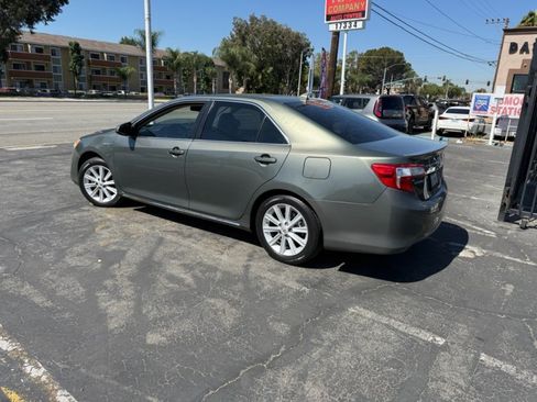 Used 2012 Toyota Camry XLE w/ Leather Pkg FWD image 7