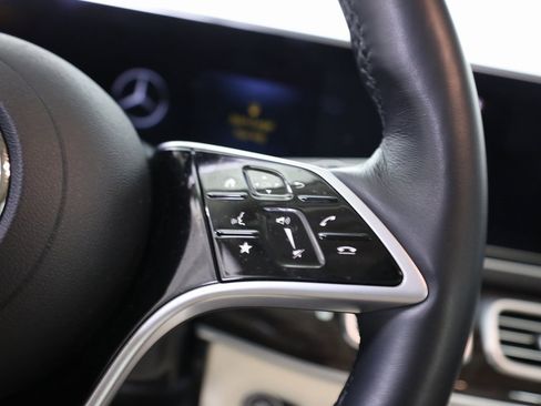 Used 2025 Mercedes-Benz GLS 450 4MATIC image 14