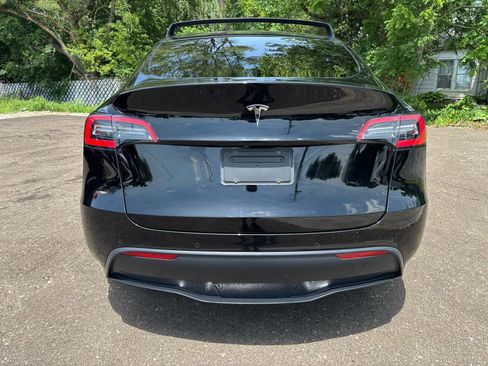 Used 2022 Tesla Model Y Long Range AWD/4WD image 4