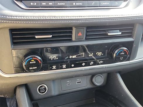 Used 2023 Nissan Rogue SV image 9