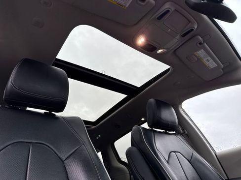 Used 2023 Chrysler Pacifica Limited image 27
