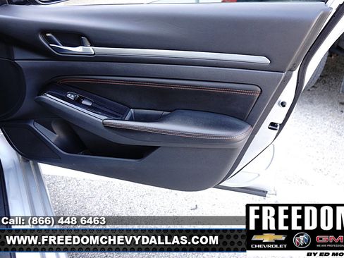 Used 2023 Nissan Altima 2.5 SR FWD image 34