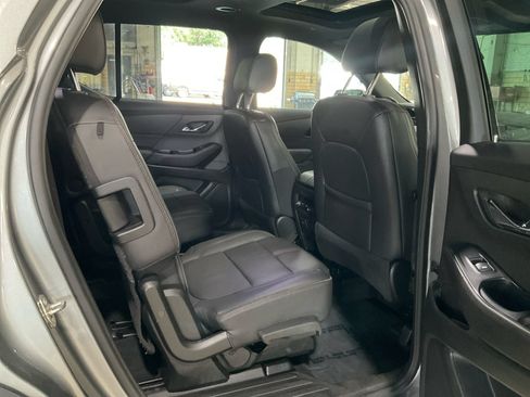 Used 2023 Chevrolet Traverse RS AWD/4WD image 16