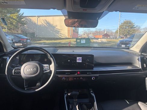 Used 2024 Kia Sorento S image 31