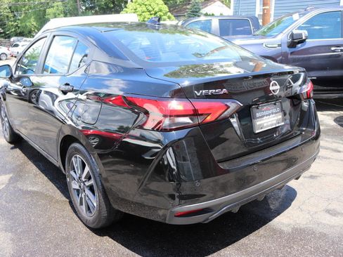 Used 2025 Nissan Versa SV FWD image 3
