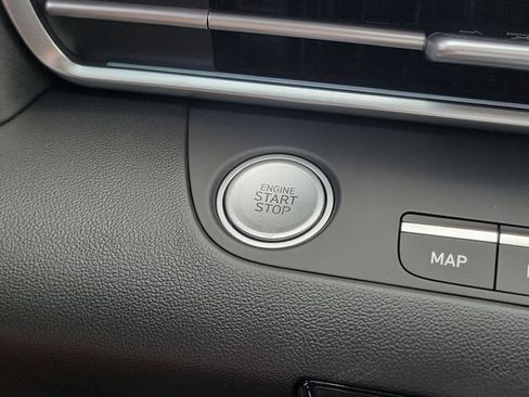 New 2026 Hyundai Elantra Limited FWD image 10